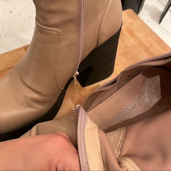 🌼 JEFFREY CAMPBELL BEIGE KARTINI PLATFORM BOOTS // SOLD OUT ✨ - Picture 7 of 8